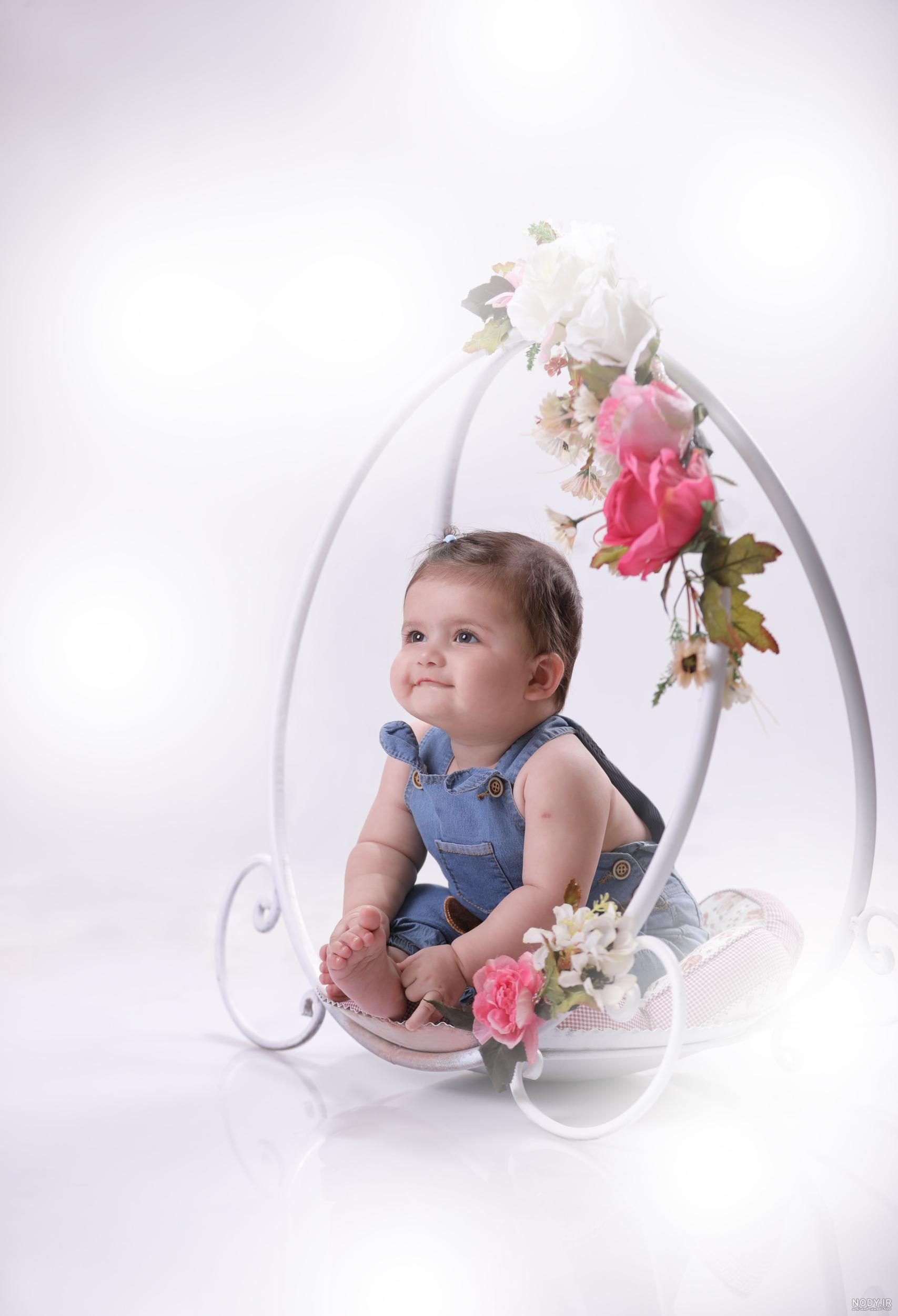 ژست عکس با بادکنک در طبیعت ژست عکس با بادکنک در طبیعت