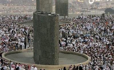 داخل برج شیطان در مکه داخل برج شیطان در مکه