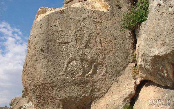 عکس آهو روی سنگ نشانه چیست عکس آهو روی سنگ نشانه چیست