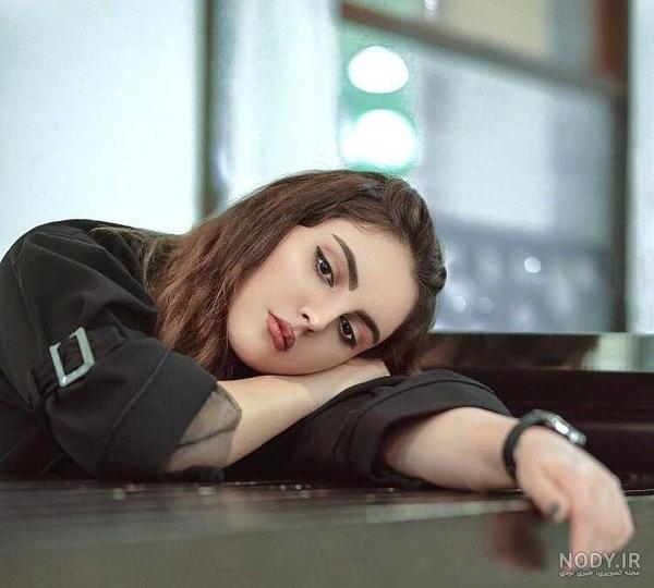 ژست عکس دخترانه غمگین ژست عکس دخترانه غمگین