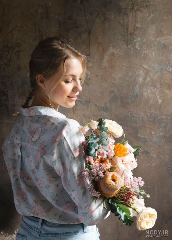 ژست عکس با دسته گل