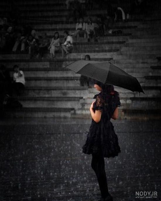 عکس دختر تنها و غمگین در باران