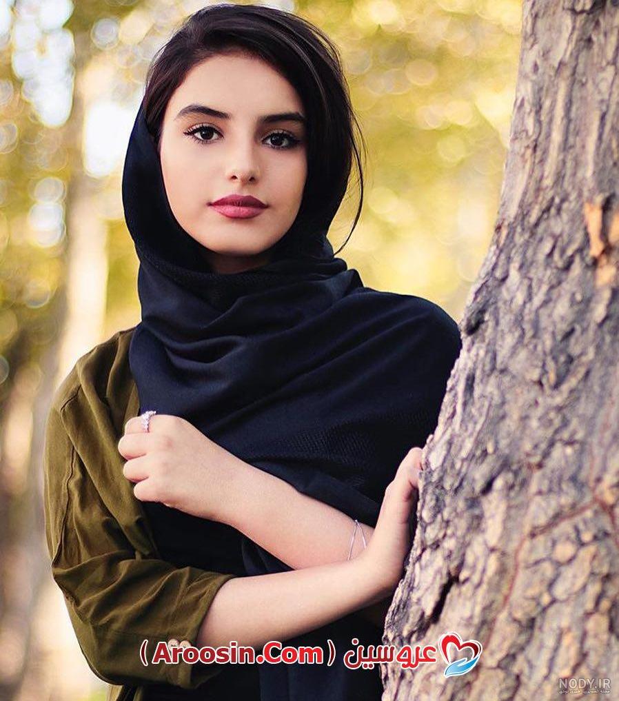 ژست عکاسی دخترانه در خانه