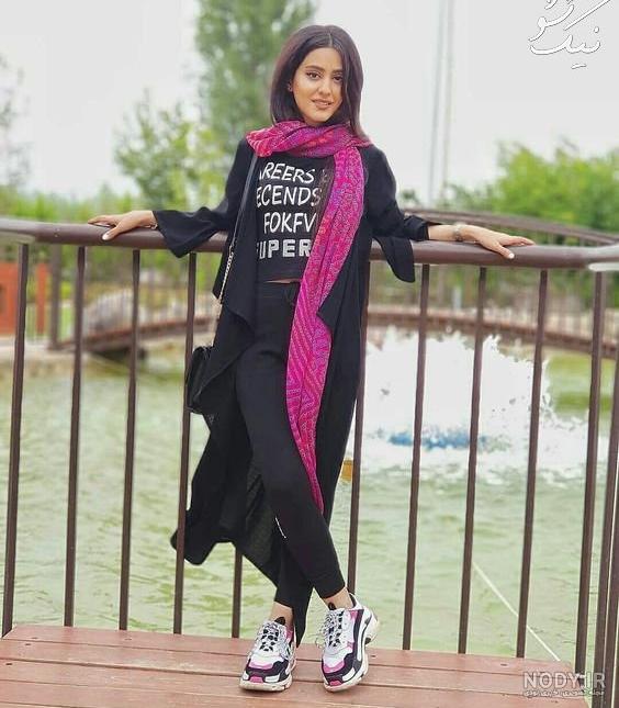 ژست عکاسی دخترانه سلفی