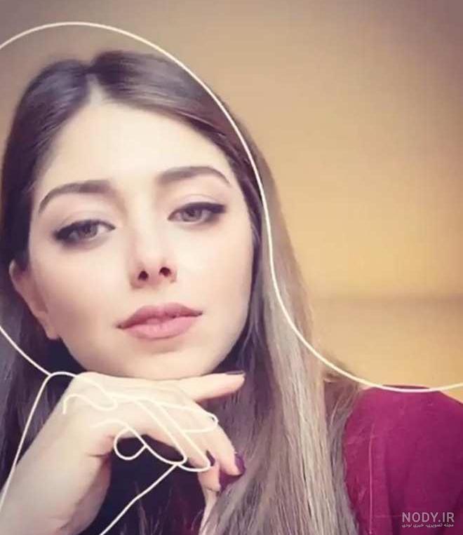 ژست عکس گرفتن سلفی