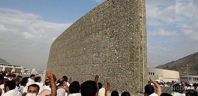 داخل برج شیطان در مکه داخل برج شیطان در مکه