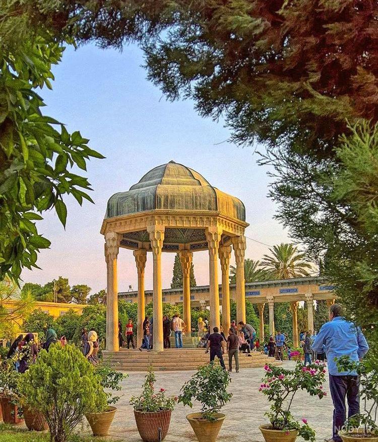 آرامگاه سعدی و حافظ کجاست آرامگاه سعدی و حافظ کجاست