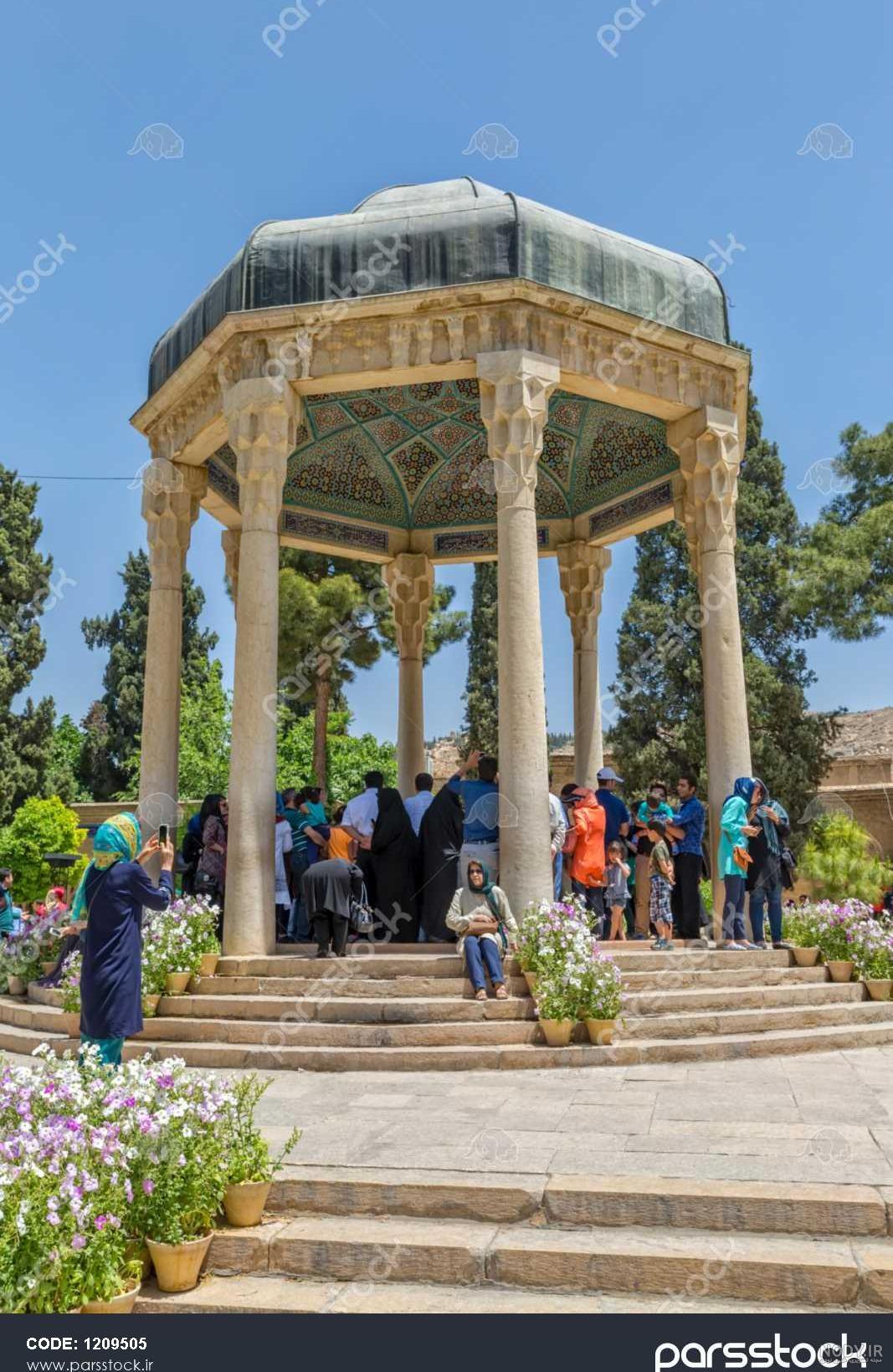 عکس آرامگاه سعدی و حافظ عکس آرامگاه سعدی و حافظ
