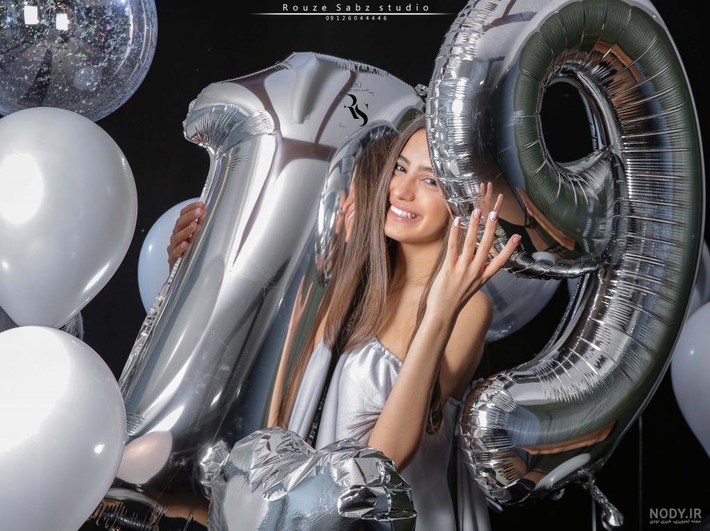 ژست عکس تولد با فشفشه ژست عکس تولد با فشفشه