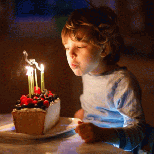 ژست عکس تولد با فشفشه ژست عکس تولد با فشفشه