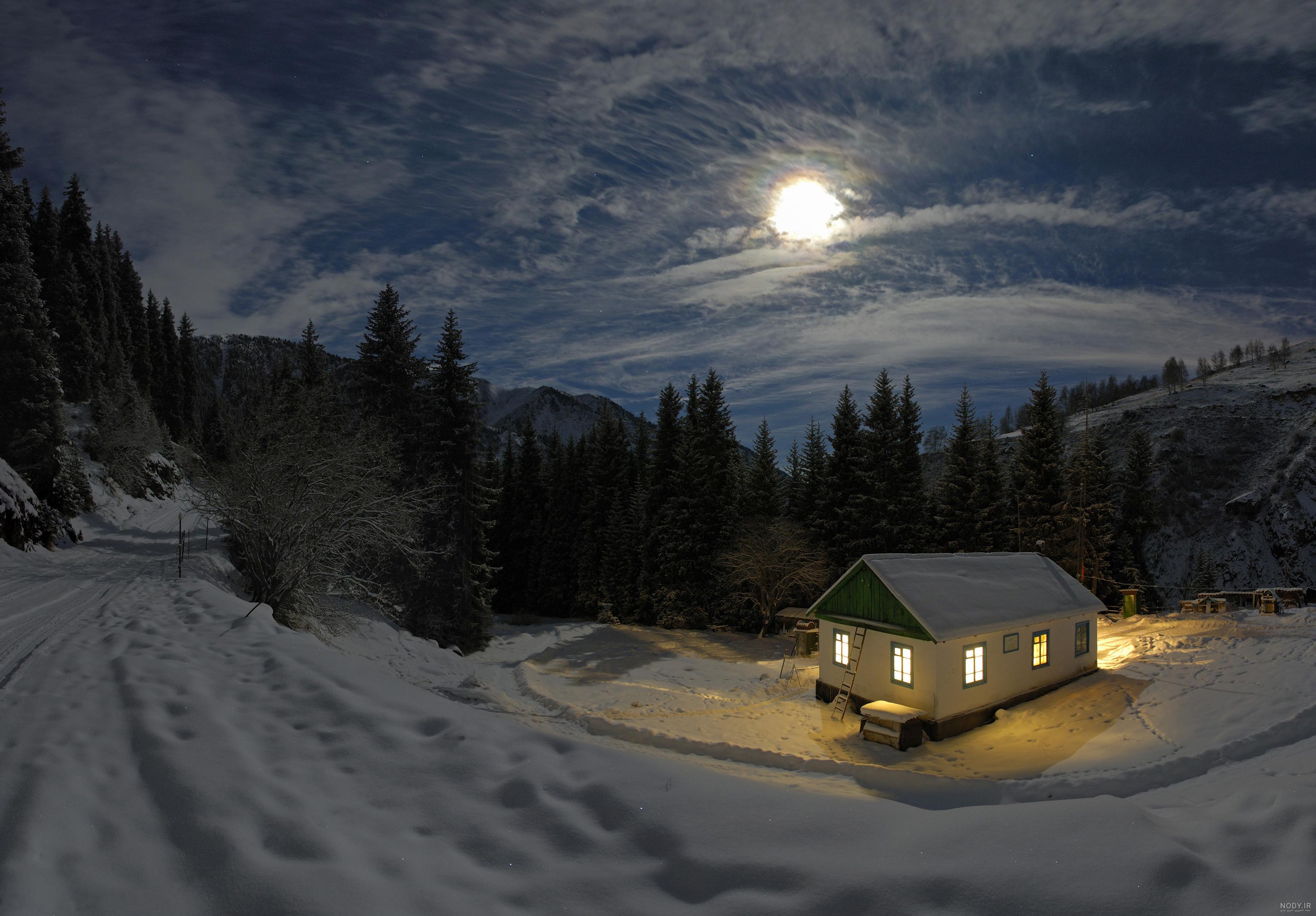 عکس کلبه چوبی در برف
