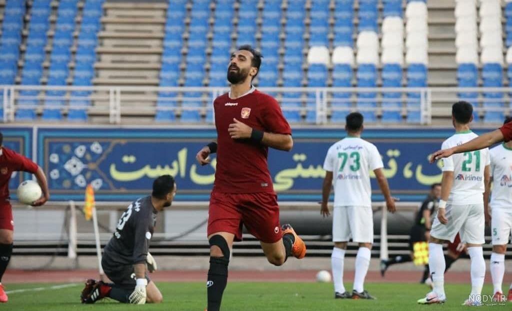 عکس امین قاسمی نژاد با پیراهن استقلال