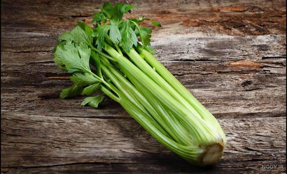 طرز تهیه اب کرفس برای لاغری