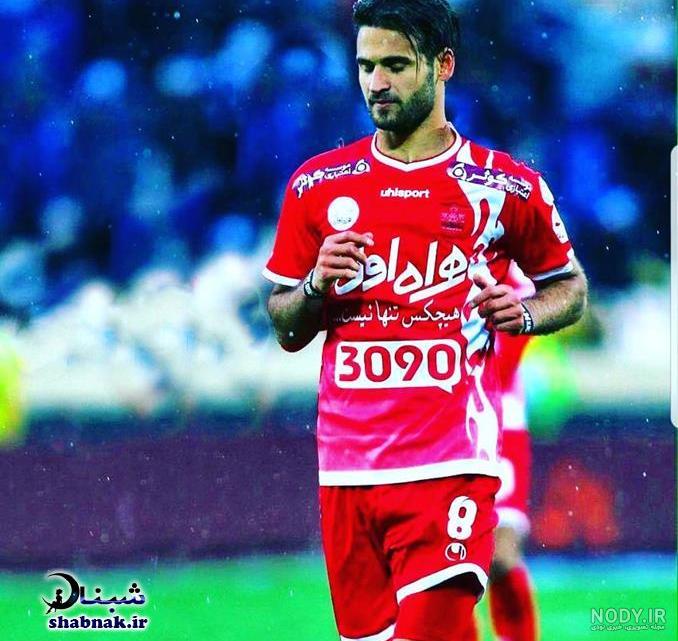 عکس احمد نوراللهی با پرچم پرسپولیس