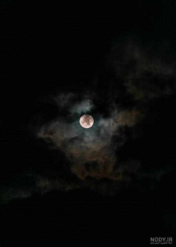  عکس آسمان ابری در شب