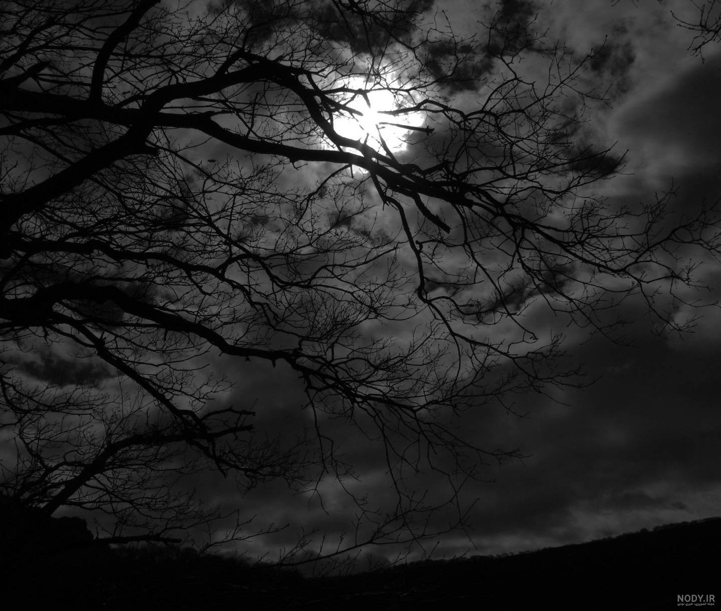 عکس آسمان ابری در شب