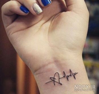 تاتو روی دست نوشته