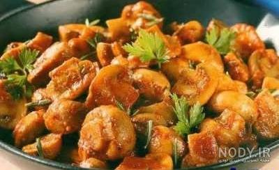غذا با بادمجان و قارچ و گوشت چرخ کرده غذا با بادمجان و قارچ و گوشت چرخ کرده