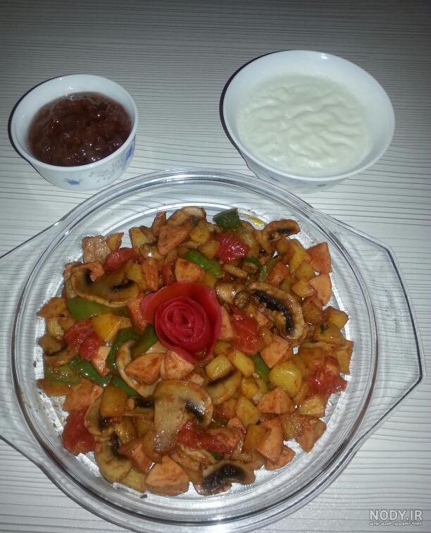 غذا با قارچ و گوجه فرنگی غذا با قارچ و گوجه فرنگی