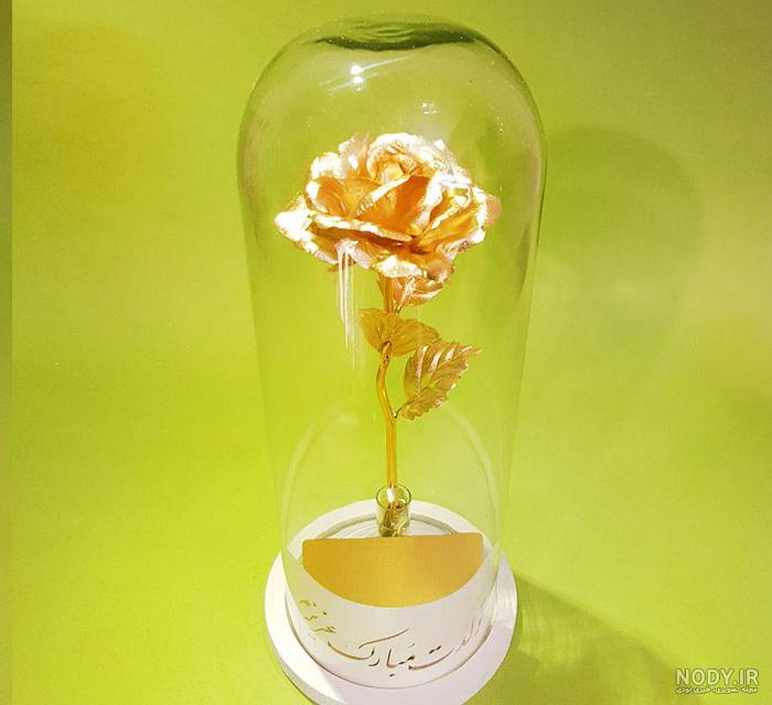 قاب عکس گل رز طلایی