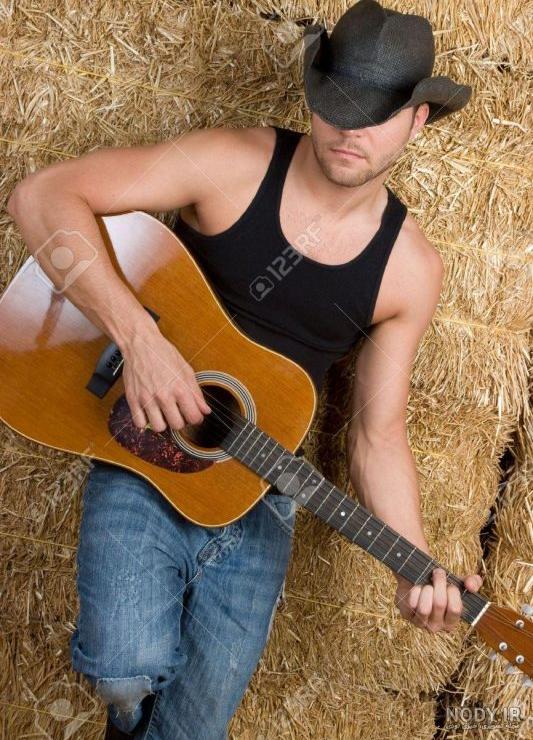  عکس پسر خوشگل با گیتار برای پروفایل