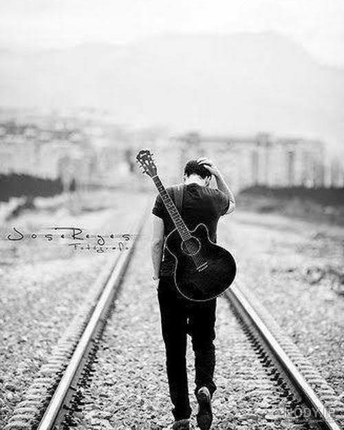  عکس پسر خوشگل با گیتار برای پروفایل