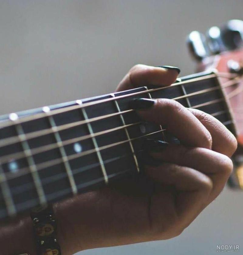  عکس پسر خوشگل با گیتار برای پروفایل