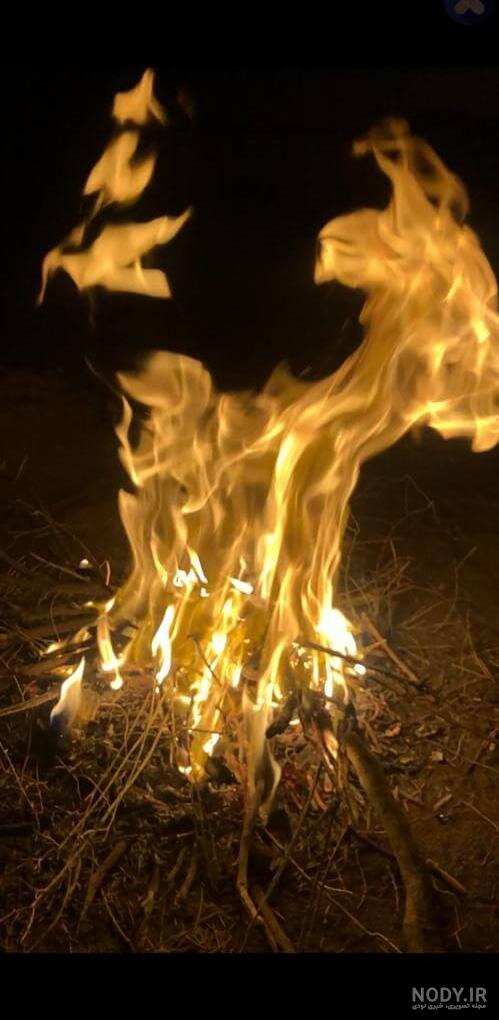 ژست عکس دونفره در طبیعت