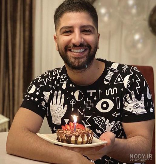 ژست عکس تولد با بادکنک عددی