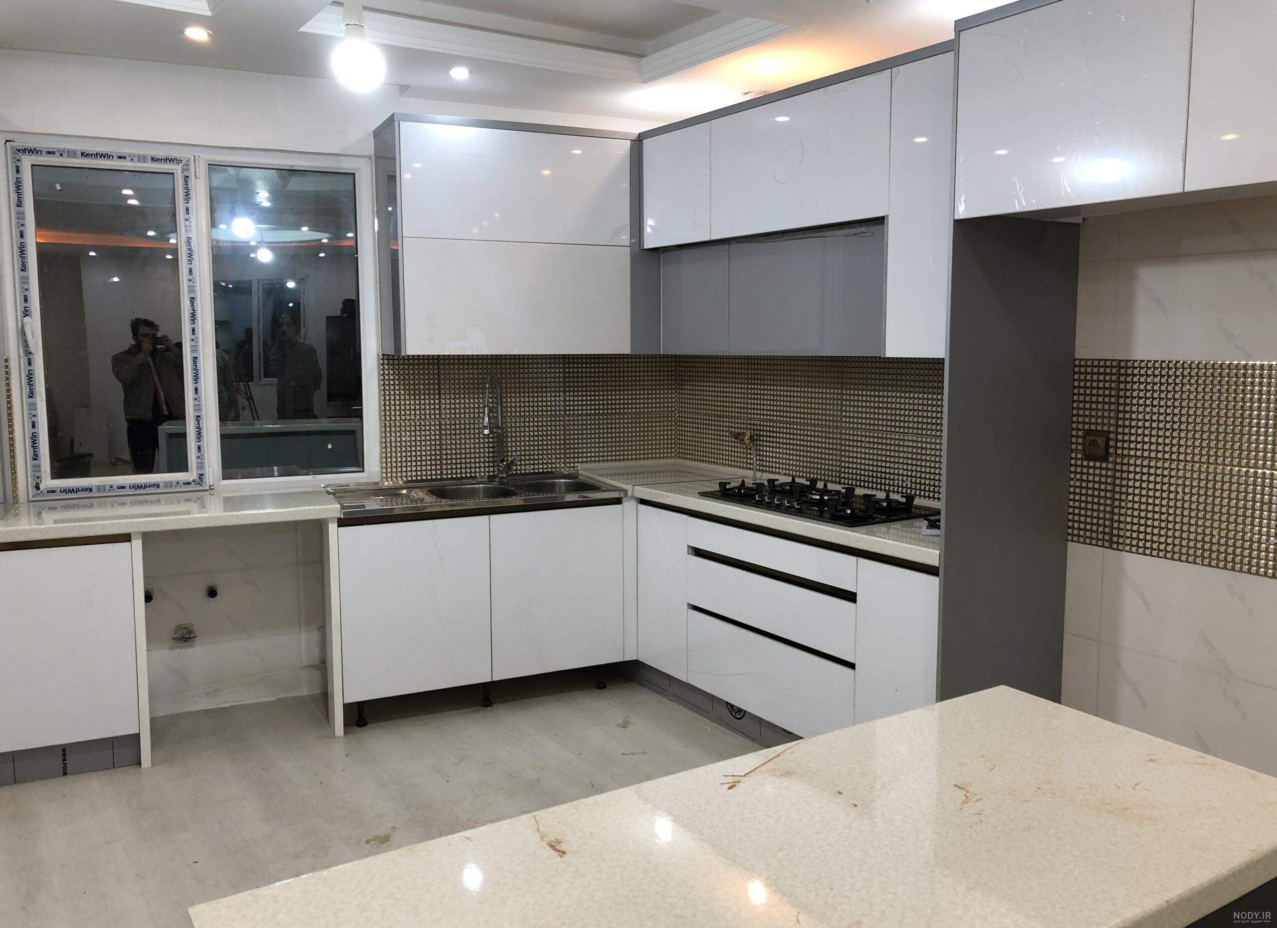 کابینت سفید براق اکلیلی