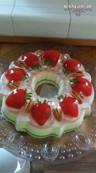 طرز تهیه ژله ویترینی با توت فرنگی طرز تهیه ژله ویترینی با توت فرنگی