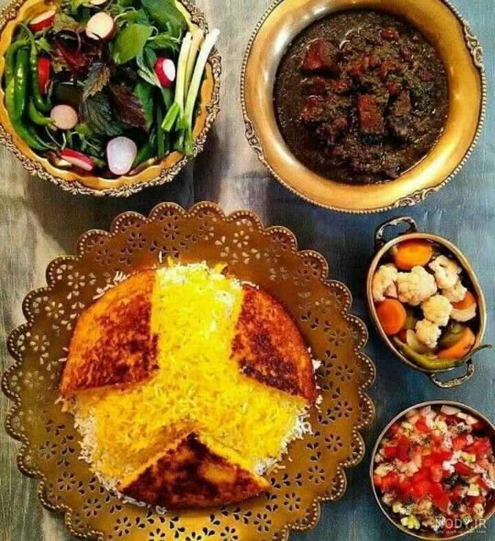طرز تهیه قورمه سبزی با لوبیا چیتی طرز تهیه قورمه سبزی با لوبیا چیتی