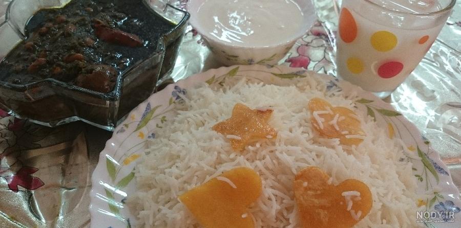 طرز تهیه قورمه سبزی با لوبیا چیتی دونفره طرز تهیه قورمه سبزی با لوبیا چیتی دونفره