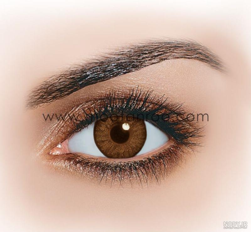 عکس از چشم قهوه ای تیره