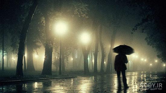 عکس تنهایی قدم زدن زیر بارون