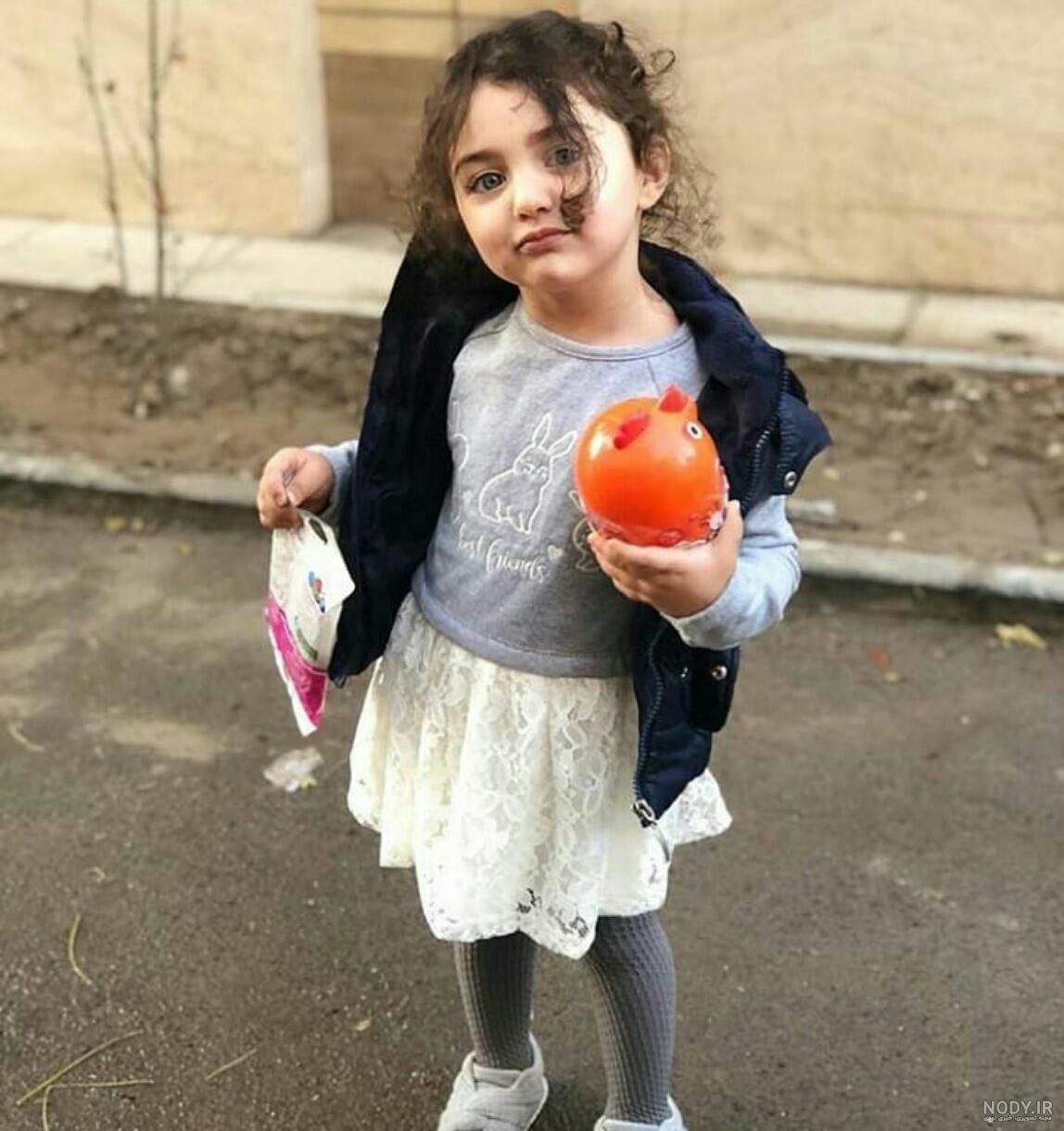 آناهیتا هاشم زاده و پدر و مادرش