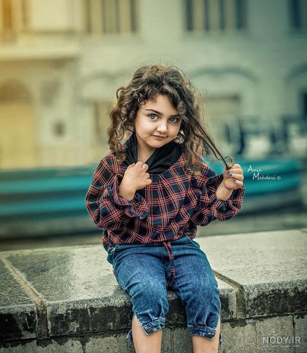 آناهیتا هاشم زاده ویکی پدیا