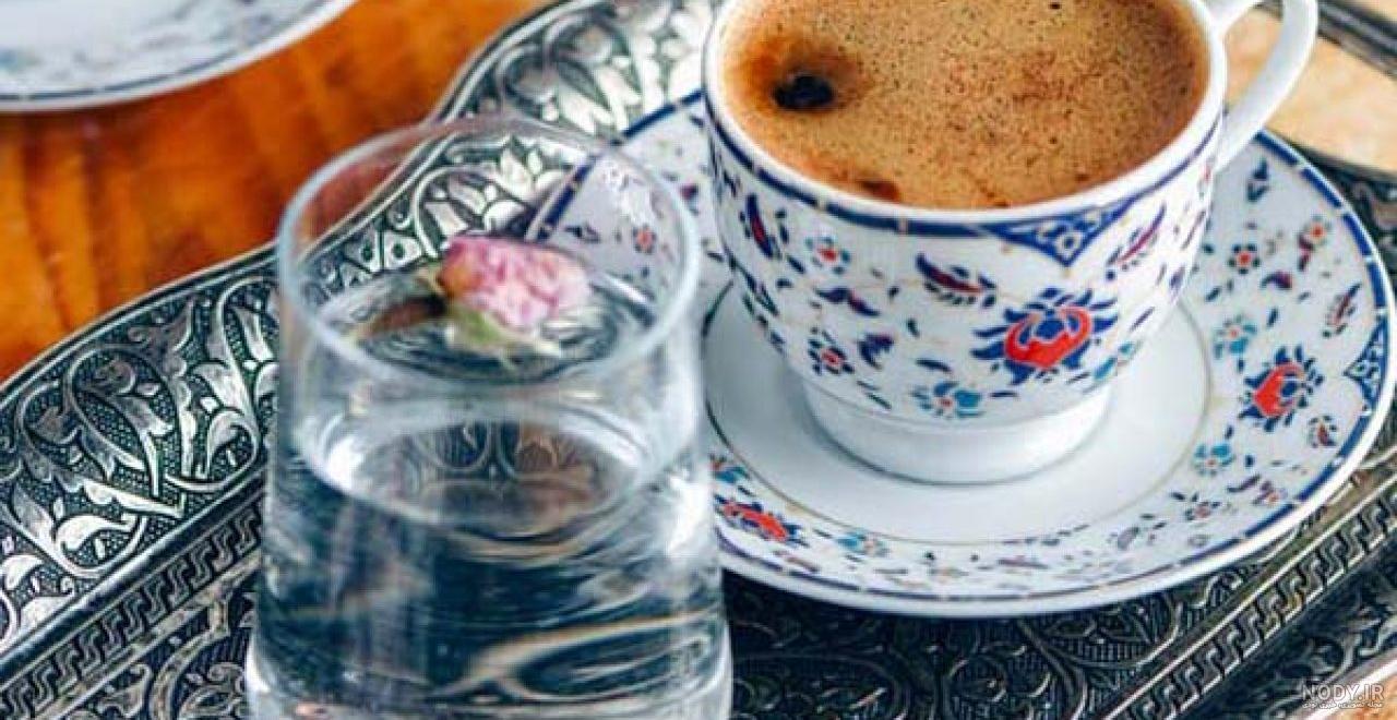 عکس فنجان قهوه در پاییز عکس فنجان قهوه در پاییز