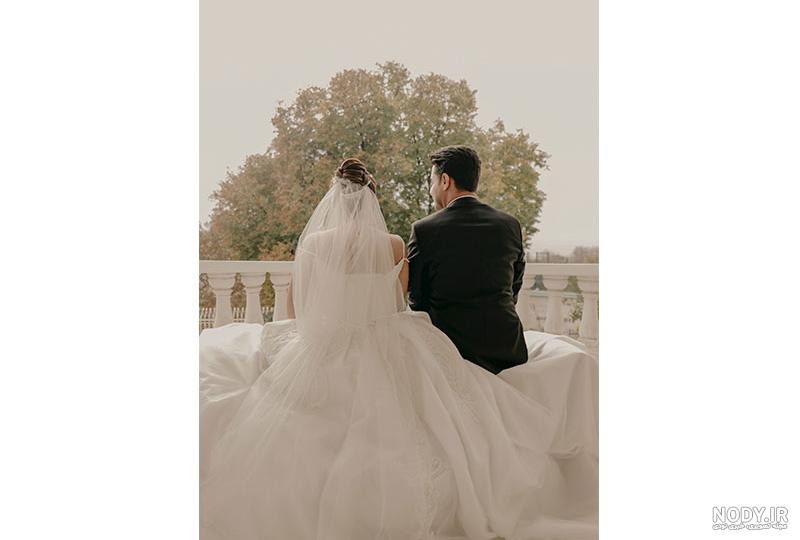 عکس عروس و داماد عاشقانه در باغ