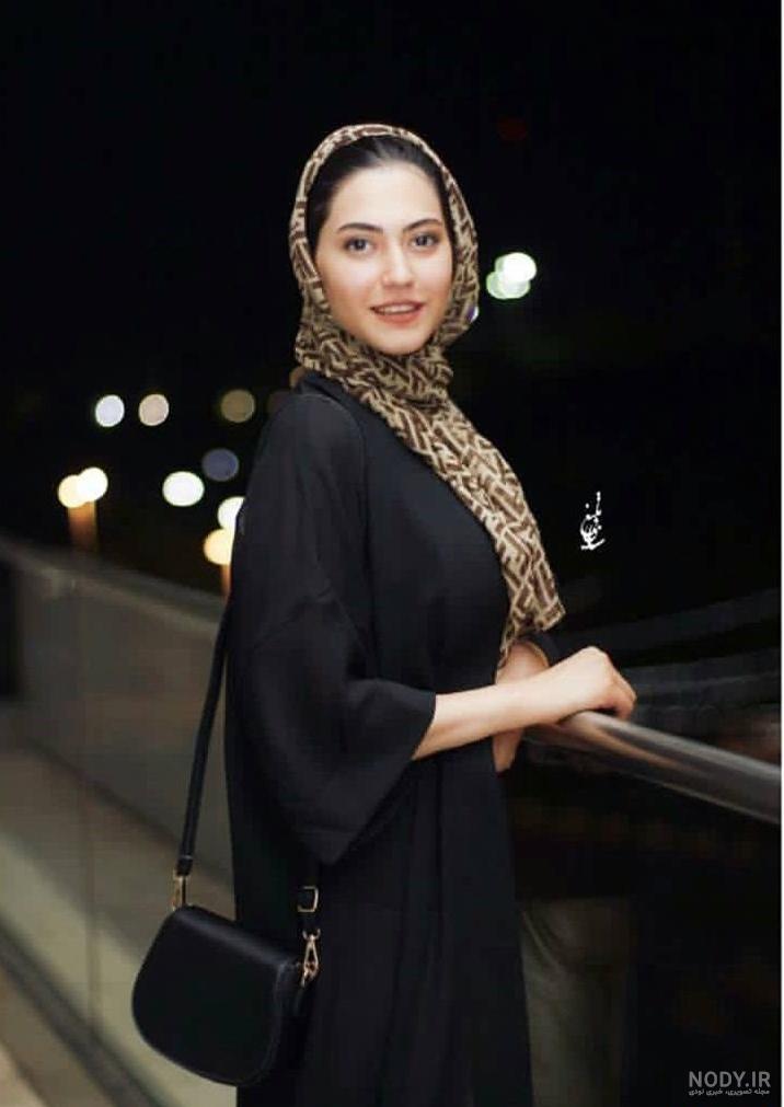 بازیگر زیر پای مادر بازیگر زیر پای مادر