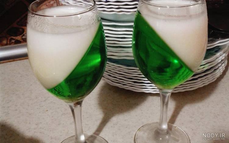 ژله در لیوان پایه دار ژله در لیوان پایه دار