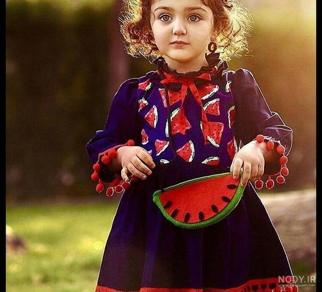 ژست عکس کودک در فضای باز ژست عکس کودک در فضای باز