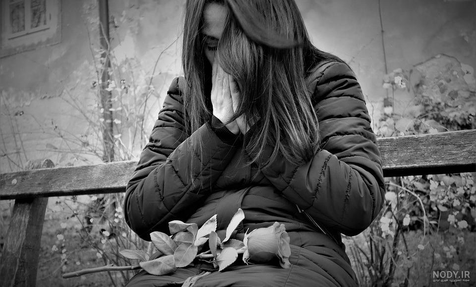 ژست عکاسی غمگین مردانه
