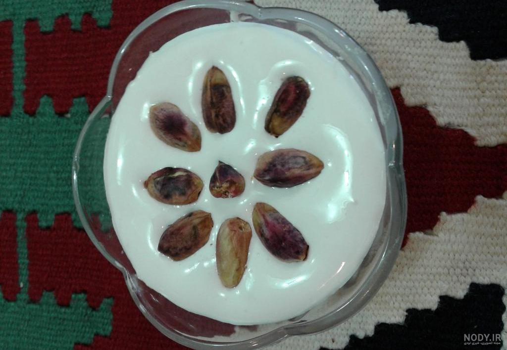 حلوا شیرازی با آرد گندم حلوا شیرازی با آرد گندم