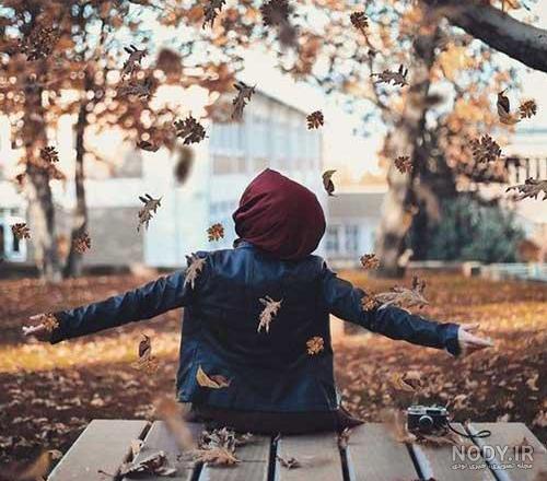 عکس دختر از پشت با مانتو عکس دختر از پشت با مانتو