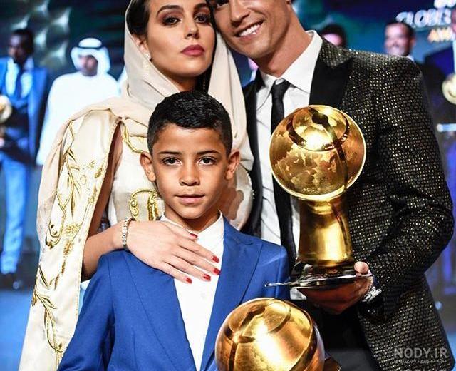 عکس رونالدو و زنش در حال لب دادن عکس رونالدو و زنش در حال لب دادن