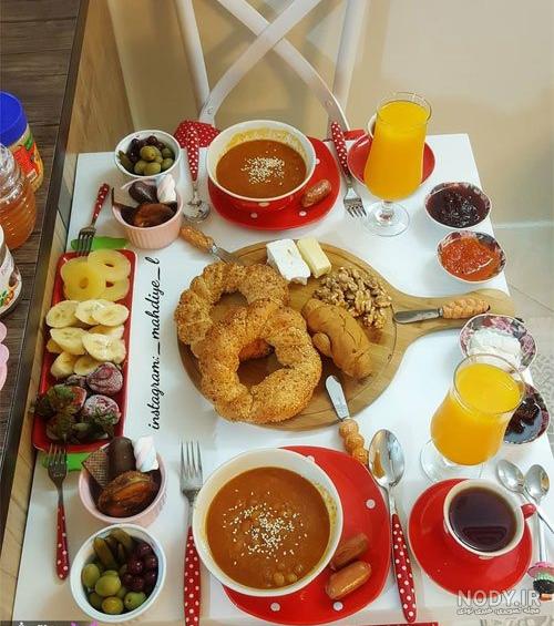 عکس صبحانه دونفره در طبیعت