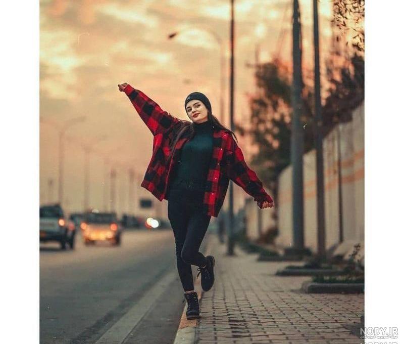 ژست عکس اسپرت دخترانه در طبیعت ژست عکس اسپرت دخترانه در طبیعت
