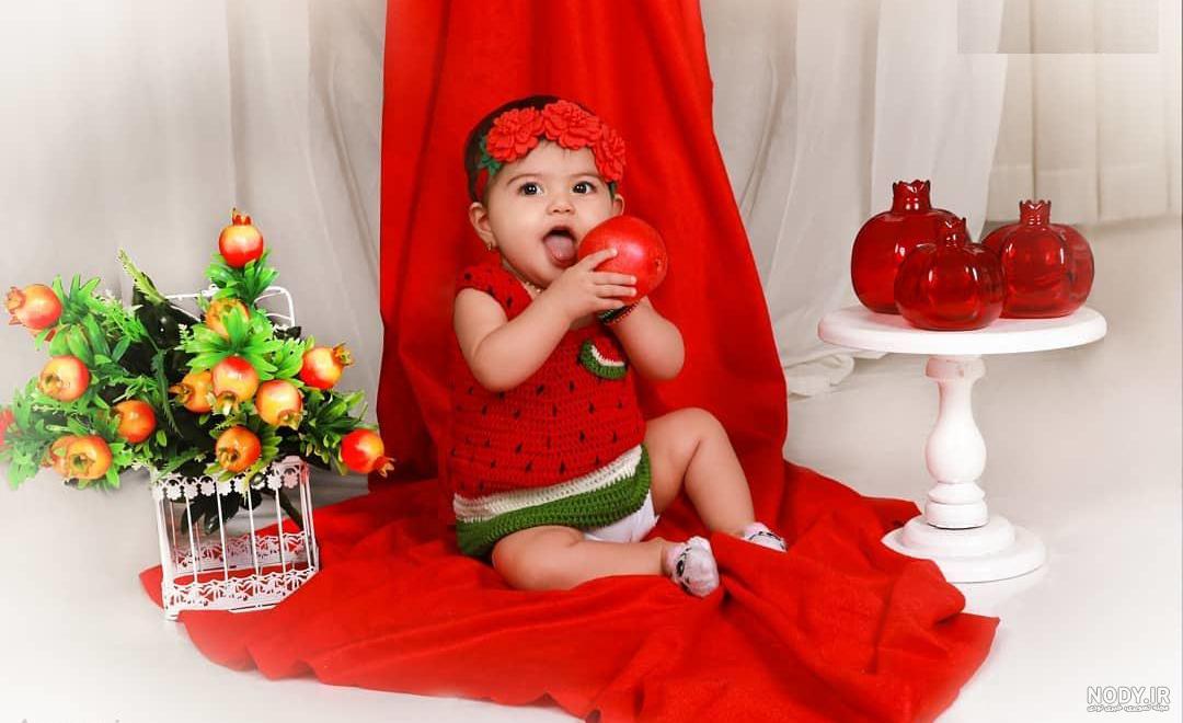 ژست عکس یلدایی کودک