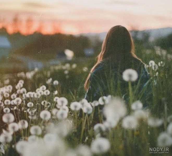 عکس دست دختر با گل برای پروفایل عکس دست دختر با گل برای پروفایل